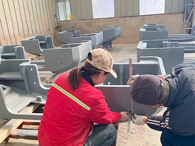 業界の課題を克服！ Zunhua Shengjian Fanrong Machinery、掘削機のカウンターウェイトの曲率フィットと取り付け面の精度に関する問題を解決